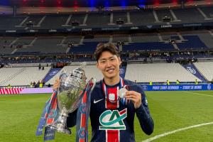 kaiyun-躺一冠！李刚仁法国杯决赛枯坐替补，24岁已随巴黎拿6冠+冲欧冠